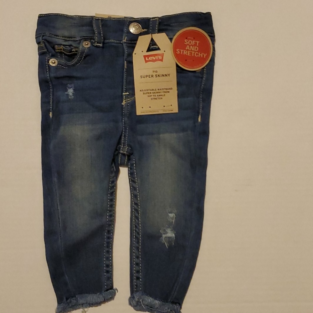 NWT: Levi's Super Skinny Jeans